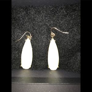 NWT 💕Pearl tone earrings... gold accent